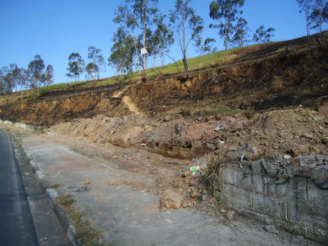 Prefeitura de Ferraz impede invasão de terreno na Vila Jamil