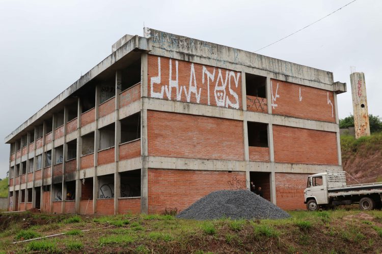Prefeitura de Ferraz retoma obras de escola na Vila São Paulo