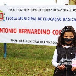 Ferraz recebe doação de máscaras faciais com frente transparente para deficientes auditivos