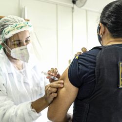Guardas de Ferraz de Vasconcelos começam a ser imunizados nesta segunda