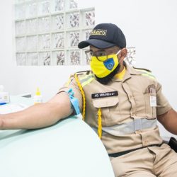 Agentes de trânsito de Ferraz doam sangue em prol do Maio Amarelo