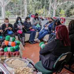 Fundo Social se reúne com crocheteiras ferrazenses para ação solidária