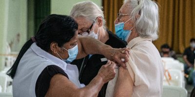 Cerca de 20 mil ferrazenses não voltaram para tomar 2ª dose contra Covid-19; Vacina da Pfizer tem intervalo reduzido para 21 dias Cerca de 20 mil ferrazenses não voltaram para tomar 2ª dose contra Covid-19; Vacina da Pfizer tem intervalo reduzido para 21 dias