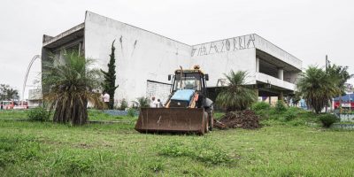 Prefeitura de Ferraz anuncia ações na praça do Centro de Convenções Prefeitura de Ferraz anuncia ações na praça do Centro de Convenções