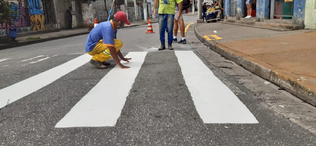 Ferraz realiza ações de sinalização no bairro Anchieta