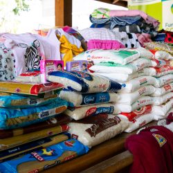Fundo Social de Ferraz recebe doação roupas e alimentos