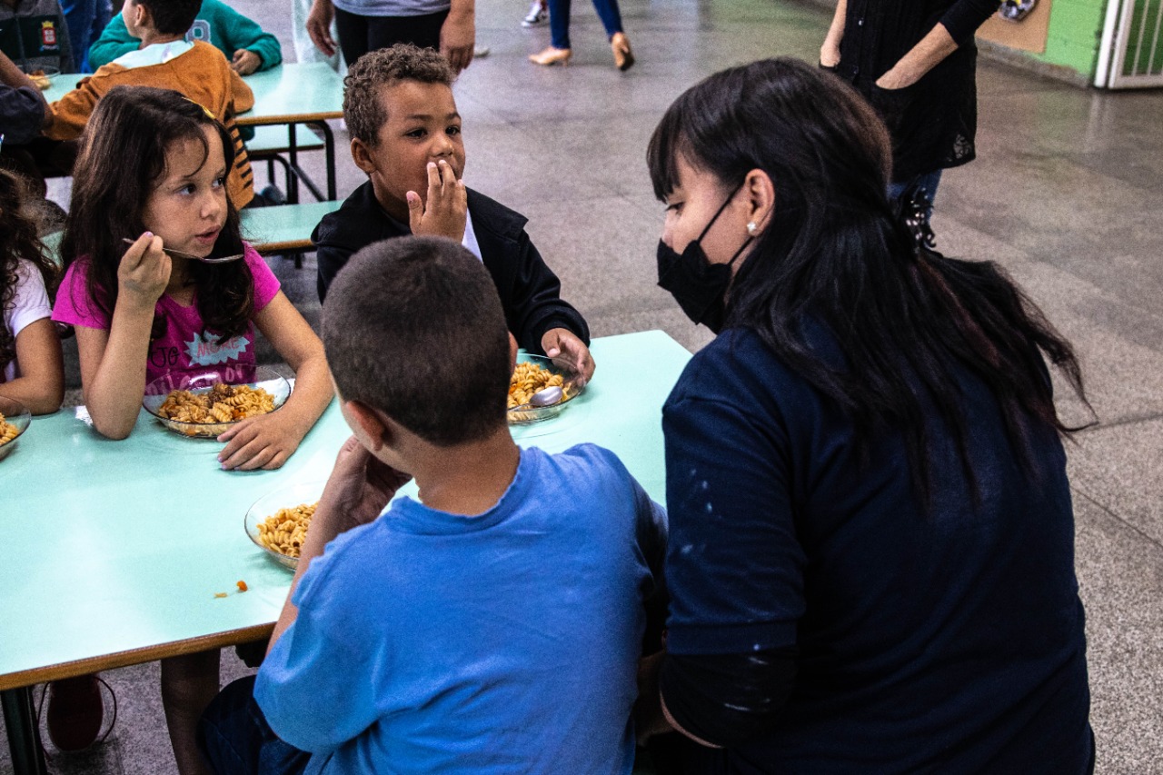 Prefeitura de Ferraz viabiliza profissional de apoio escolar a alunos ...