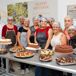 Produção de massas de bolos e doces marca encerramento de curso de Confeitaria em Ferraz de Vasconcelos