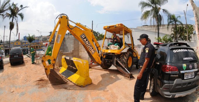 08112016foto-jovino-souza081116-interdicao-estacionamento-clandestino-segurancaservicos-urbanosobras-fox_6545